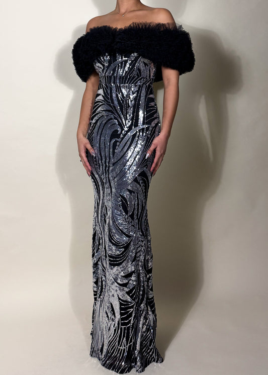 Red carpet evening gown
Luxury gala night dress
Wedding guest formal gown
Pageant dress with sequins
Birthday or cocktail event dress
Off-shoulder sequin gown
Hollywood-inspired black dress
Metallic pattern evening dress
Body-hugging formal mermaid gown
High-fashion statement dress
Black and silver sequin evening gown
Off-shoulder fur-trimmed dress
Elegant long formal gown
Sparkly black gala dress
Luxury beaded evening dress