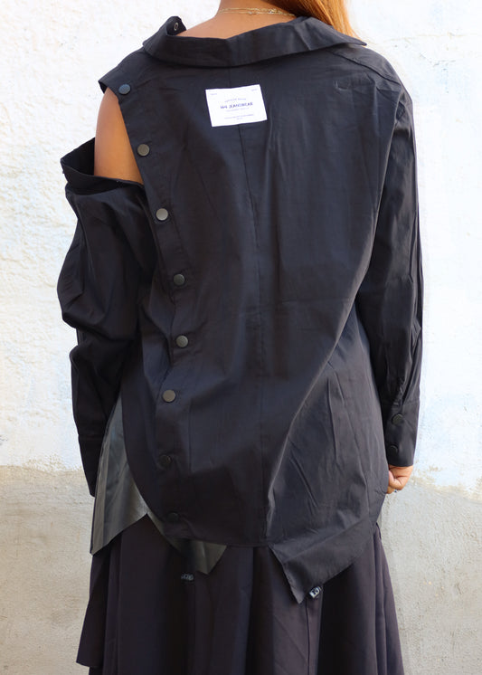 Minimalist industrial aesthetic
Edgy and contemporary
Futuristic streetwear
Unconventional layering
Conceptual fashion
Monochrome statement piece
Architectural fashion elements