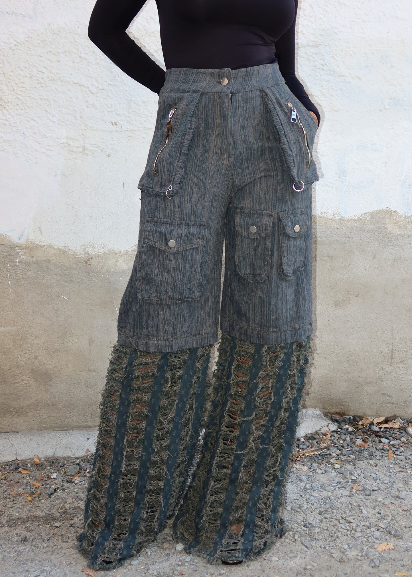 Edgy streetwear outfit
Urban casual fashion
Alternative festival wear
Grunge-inspired look
Statement street style
High-fashion casual outfit
Bold everyday wear
Distressed cargo pants
Shredded wide-leg pants
Patchwork utility trousers
Zipper pocket cargo jeans
Textured ripped denim pants
Military-inspired fashion
Avant-garde streetwear
Futuristic punk aesthetic
Industrial fashion trend
Rugged yet chic ensemble
Edgy utilitarian vibe
Vintage meets modern grunge