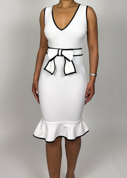 Workwear professional dress
Business meeting outfit
Wedding guest cocktail dress
Office-to-dinner transition dress
Formal event midi dress Fall and winter formal wear
Spring business casual look
office dress
Timeless work-to-event dress
V-neck fitted midi dress
Belted waist peplum dress
Ruffle hem business dress
Figure-flattering sheath dress
Sophisticated monochrome dress