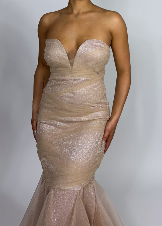 Wedding guest evening gown
Luxury prom night dress
Red carpet formal dress
Gala and black-tie event gown
Pageant and competition dress
Sheer ruched bodice gown
Floor-length mermaid silhouette dress
Strapless sweetheart neckline gown
Flowing tulle bottom formal dress
Figure-flattering luxury dress
Nude mermaid evening gown
Strapless sweetheart dress
Elegant tulle formal dress
Sparkly ruched bodycon gown
Glamorous fitted prom dress