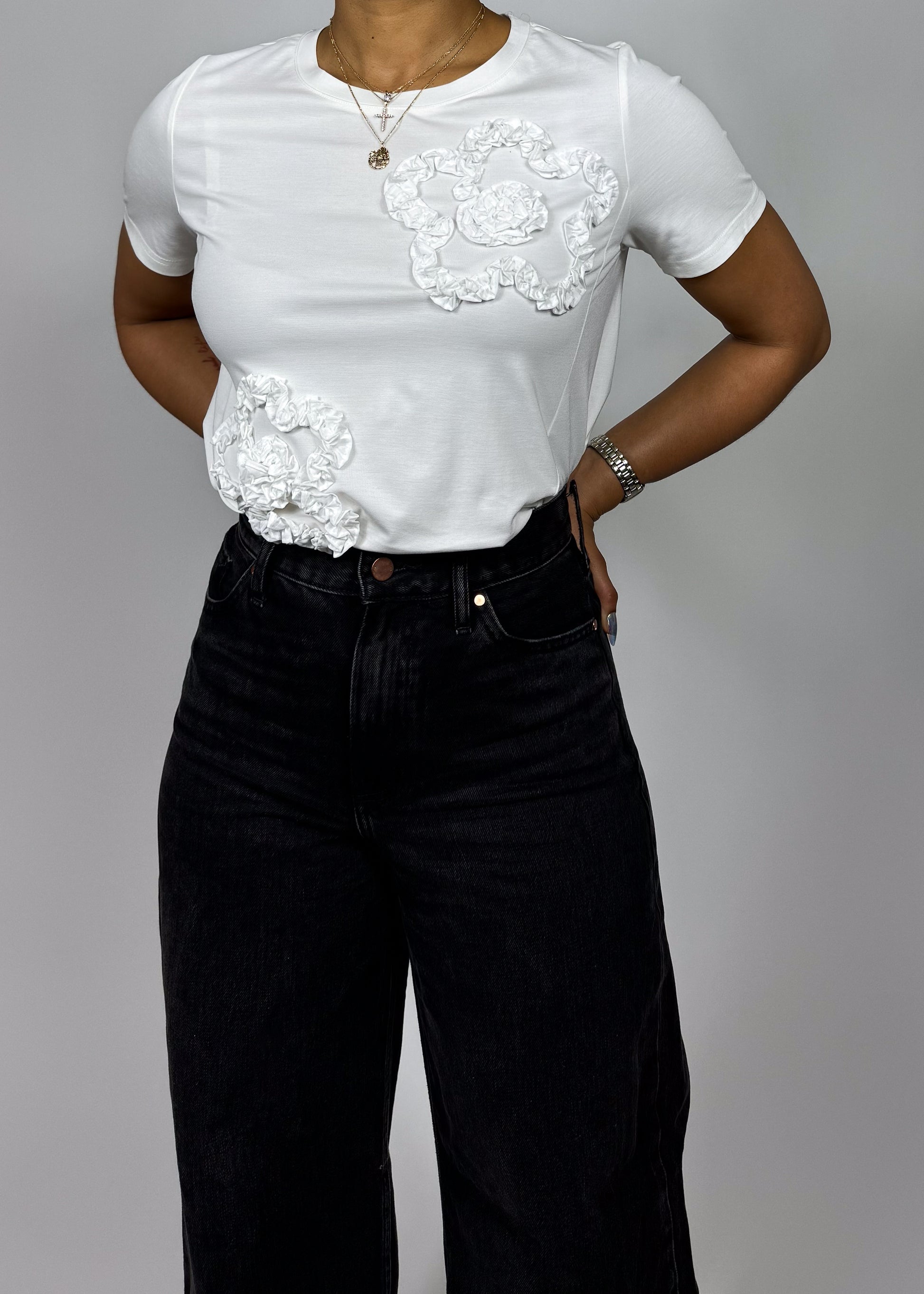 Casual everyday wear
Streetwear fashion
Summer outfit
Minimalist wardrobe
Weekend fashion
Travel outfit
Chic daytime look
 floral applique T-shirt
Textured floral design
Short sleeve cotton tee
Relaxed fit T-shirt
Classic round neck top
Soft breathable fabric
Feminine casual top
Effortless chic
Minimalist fashion
Elevated basics
Timeless wardrobe staple
Modern casualwear
Trendy yet comfortable