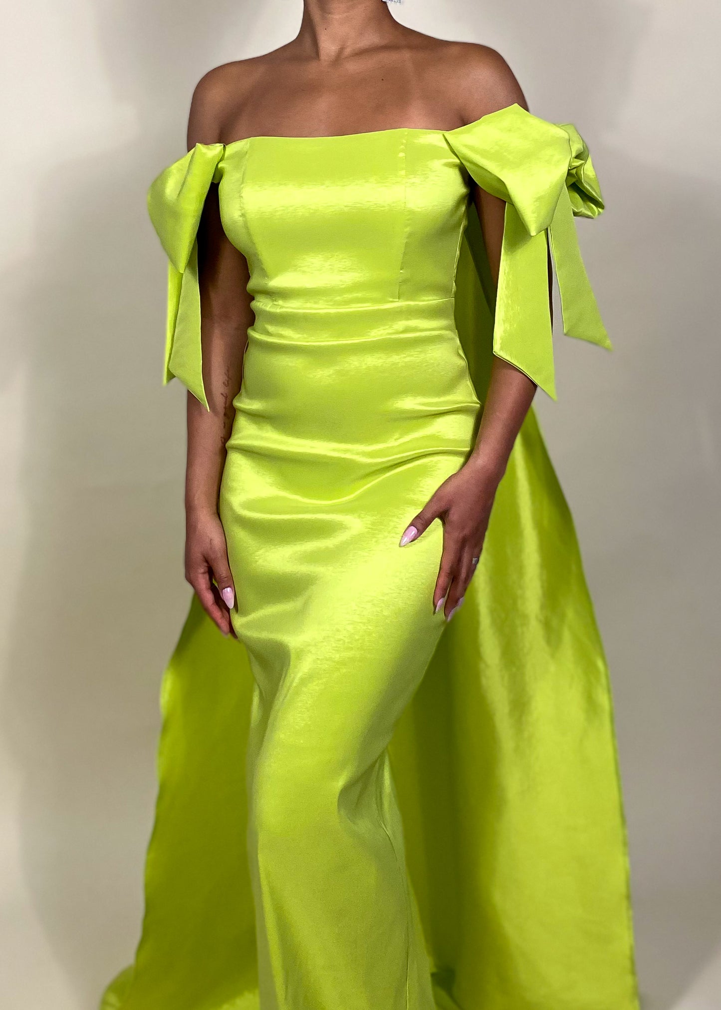 Statement gala dress for women
Vibrant wedding guest outfit
Show-stopping red carpet gown
Couture-inspired evening wear
High-fashion formal dress
Off-shoulder bow sleeve gown
Draped satin train dress
Fitted mermaid silhouette dress
Neon satin luxury dress
Dramatic high-fashion formalwear
Lime green off-shoulder gown
Satin evening dress with train
Bold neon green mermaid dress
Elegant bow sleeve formal gown
Luxe satin prom dress 2025