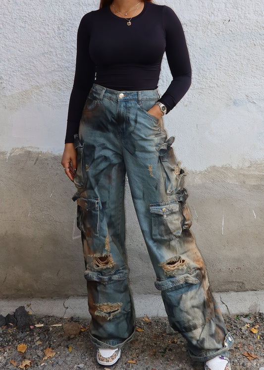 Streetwear fashion statement
Casual grunge outfit
Urban everyday look
Festival-ready cargo pants
Edgy weekend street-style
Concert or nightlife fashion
Distressed cargo jeans
High-waisted loose-fit denim
Vintage acid-wash jeans
Multi-pocket utility pants
Destroyed baggy jeans
Rugged streetwear trousers
Y2K-inspired utility pants
Edgy urban streetwear
Oversized hip-hop style
Bold alternative fashion
90s retro baggy jeans