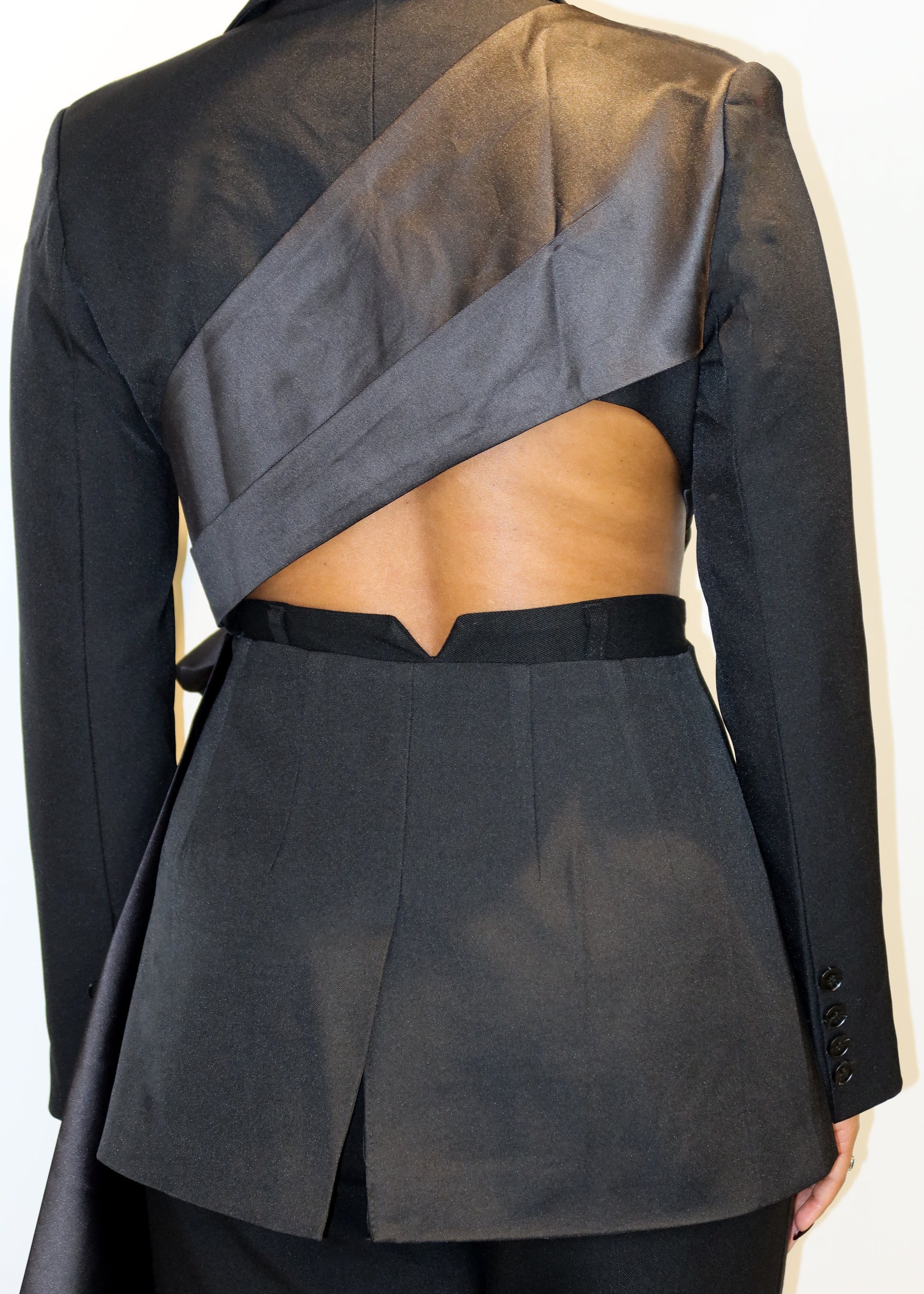 Black tie event outfit
Evening wear with a twist
Sophisticated cocktail attire
Power suit for women
Elegant workwear to evening look
Tailored black blazer with bow detail
Tuxedo-inspired women’s suit
Luxe satin lapel blazer
High-fashion structured suit
Timeless monochrome elegance
Statement satin bow blazer
Chic black tuxedo-style suit
Elegant power dressing outfit
Luxe satin-trimmed blazer
Modern feminine business suit