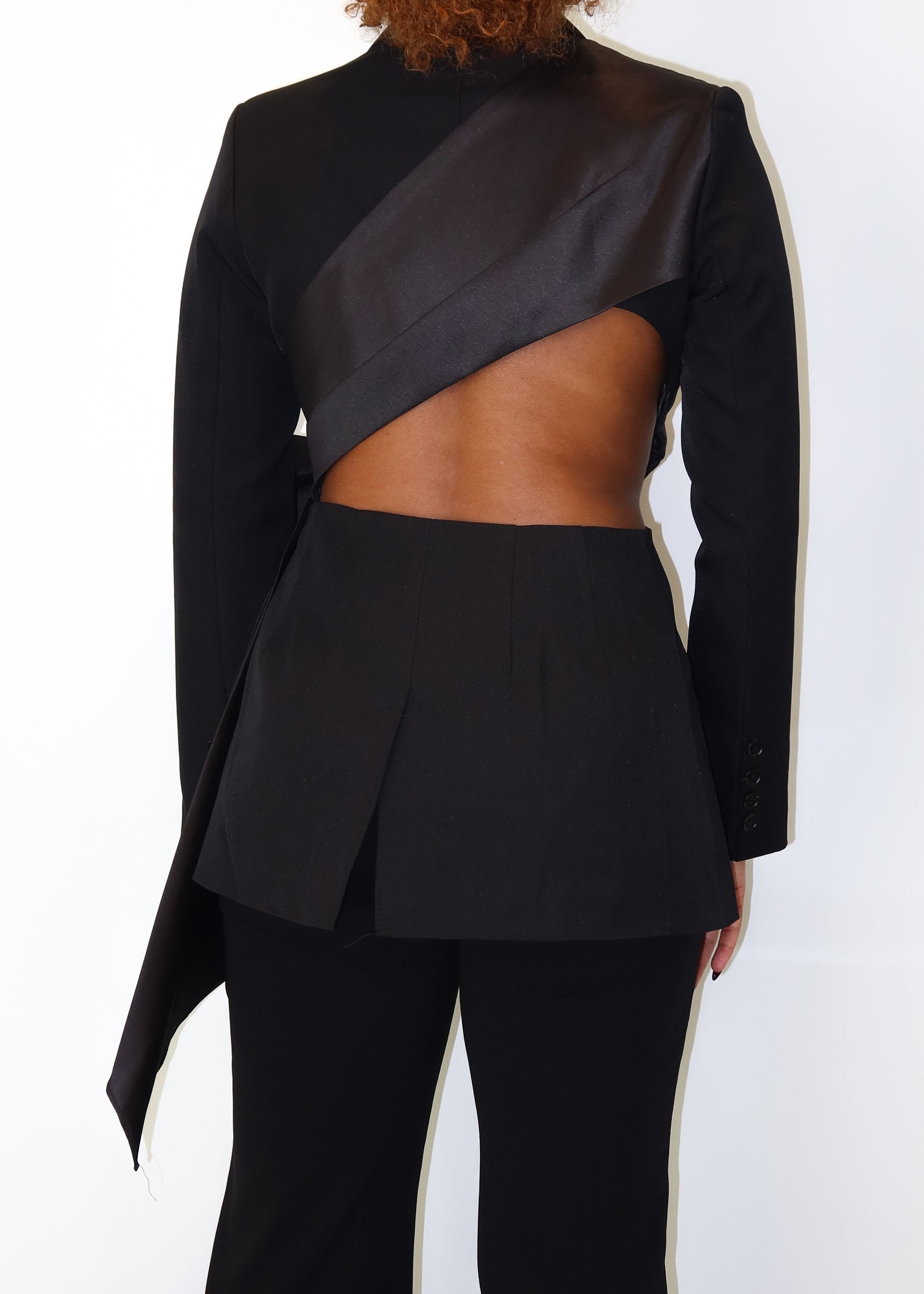 Black tie event outfit
Evening wear with a twist
Sophisticated cocktail attire
Power suit for women
Elegant workwear to evening look
Tailored black blazer with bow detail
Tuxedo-inspired women’s suit
Luxe satin lapel blazer
High-fashion structured suit
Timeless monochrome elegance
Statement satin bow blazer
Chic black tuxedo-style suit
Elegant power dressing outfit
Luxe satin-trimmed blazer
Modern feminine business suit