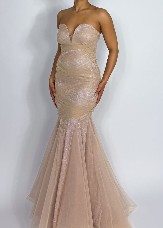 Wedding guest evening gown
Luxury prom night dress
Red carpet formal dress
Gala and black-tie event gown
Pageant and competition dress
Sheer ruched bodice gown
Floor-length mermaid silhouette dress
Strapless sweetheart neckline gown
Flowing tulle bottom formal dress
Figure-flattering luxury dress
Nude mermaid evening gown
Strapless sweetheart dress
Elegant tulle formal dress
Sparkly ruched bodycon gown
Glamorous fitted prom dress