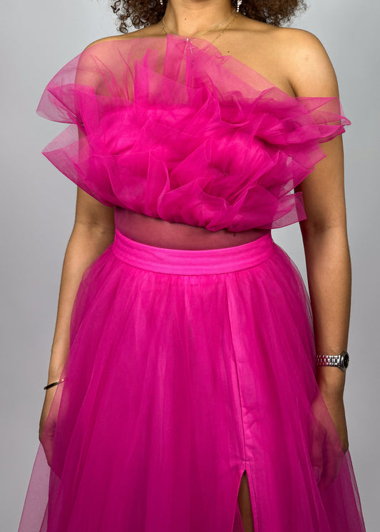 Red carpet dress
Prom night gown
Wedding guest formal wear
Gala and pageant dress
Luxury evening event gown formal event dress
 wedding guest gown
gala evening wear
holiday ball gown
Ruffled strapless bodice dress
Flowy sheer tulle gown
High-slit A-line dress
Floor-length princess gown
Statement couture dress
