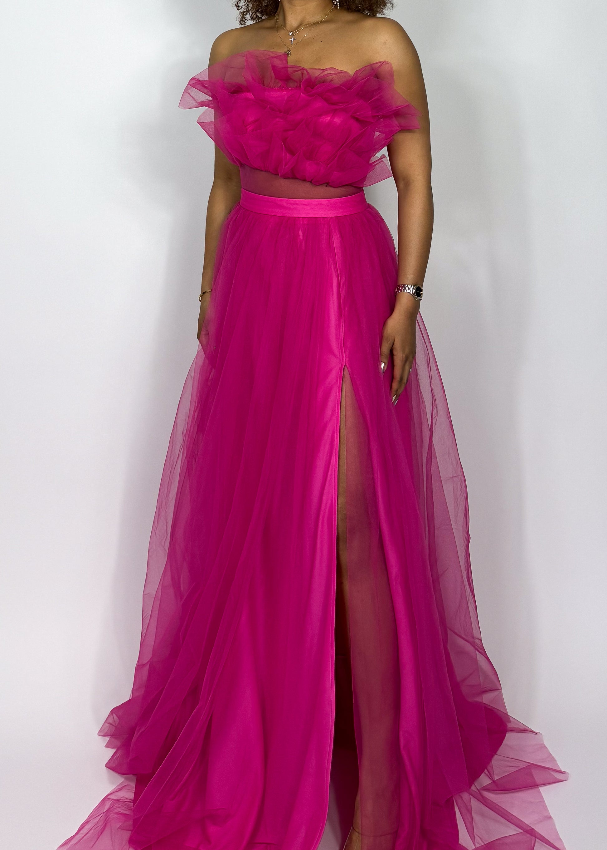 Red carpet dress
Prom night gown
Wedding guest formal wear
Gala and pageant dress
Luxury evening event gown formal event dress
 wedding guest gown
gala evening wear
holiday ball gown
Ruffled strapless bodice dress
Flowy sheer tulle gown
High-slit A-line dress
Floor-length princess gown
Statement couture dress
