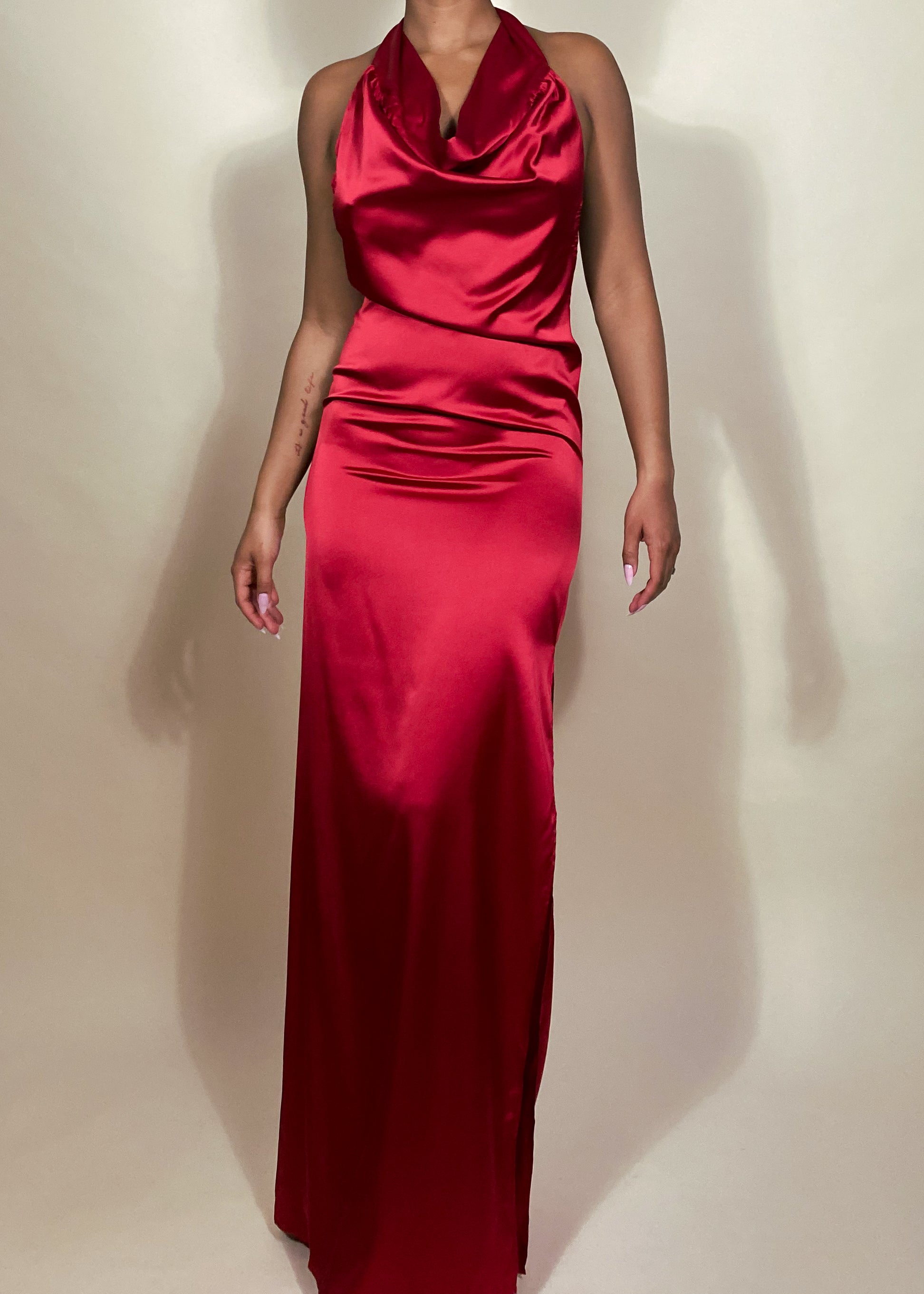 Valentine's Day dress
Wedding guest outfit
Date night fashion
Holiday party dress
Red carpet style gown
Elegant satin gown
Sleeveless draped cowl-neck dress
High slit formal dress
Luxurious satin evening wear
Feminine back-tie dress
Red satin evening gown
High-slit satin dress
Sexy side-slit dress
Red hot maxi dress
Backless draped dress