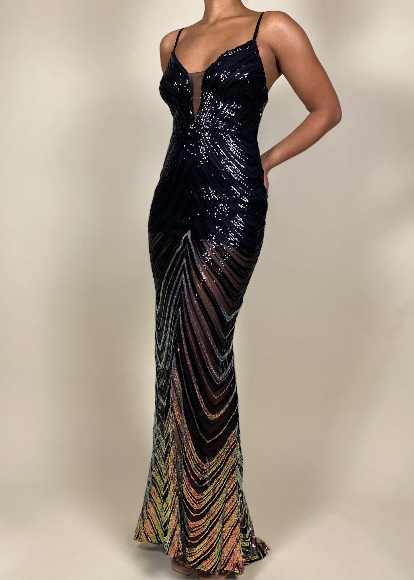 Black-tie gala dress
Red carpet-inspired gown
Wedding guest evening dress
Formal prom dress 2025
New Year’s Eve sequin gown
Deep V-neck shimmer gown
Sleeveless ombre glitter dress
Floor-length sequin masterpiece
Sparkly beaded party dress
Statement mermaid gown
Ombre sequin evening gown
Sparkly V-neck formal dress
Glamorous beaded gown
Elegant black & gold gradient dress
Luxury sequin dress